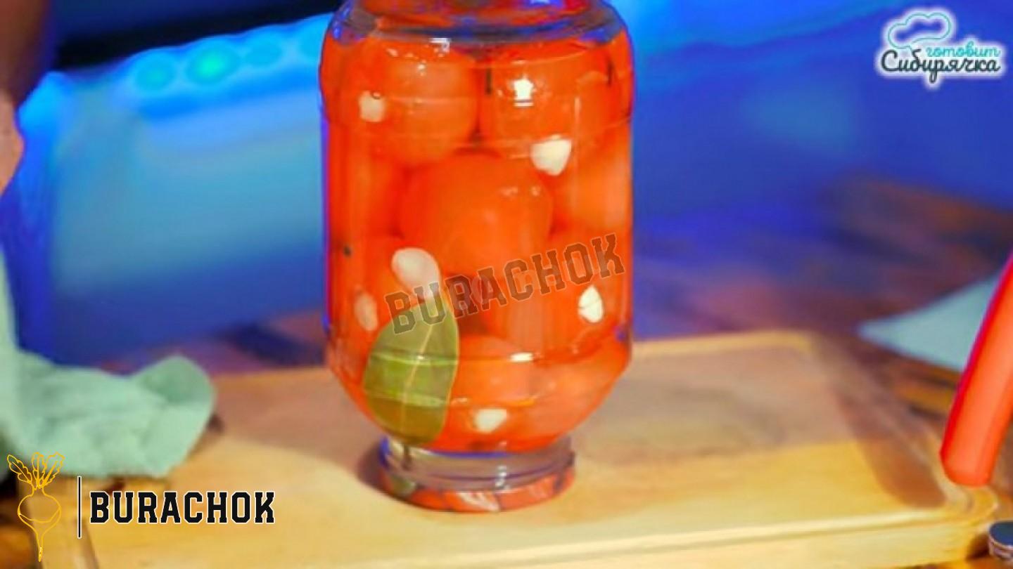 Мариновані помідори з часником на зиму