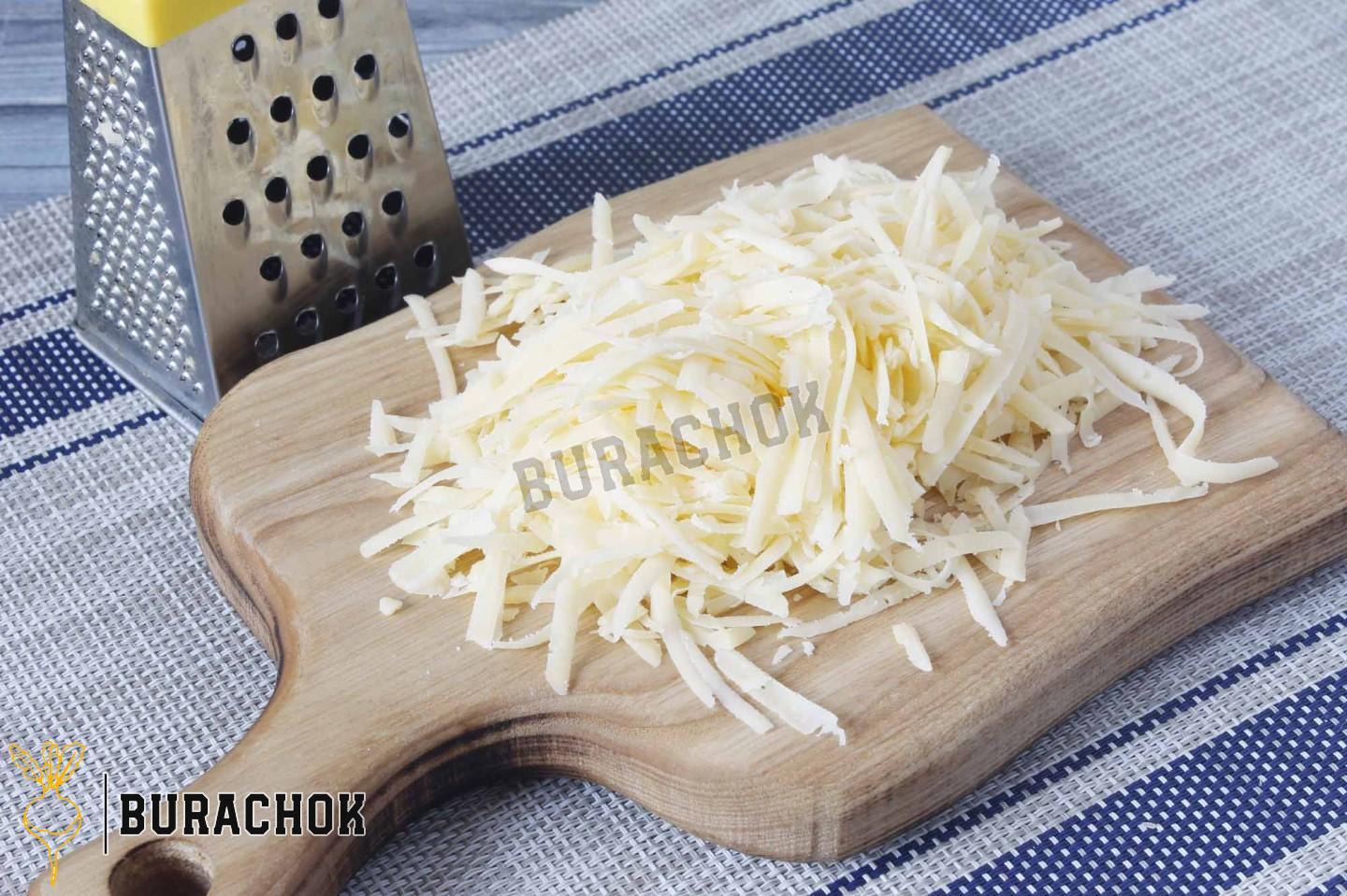 Млинці з куркою, грибами та сиром