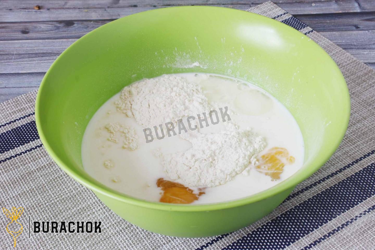 Млинці з куркою, грибами та сиром